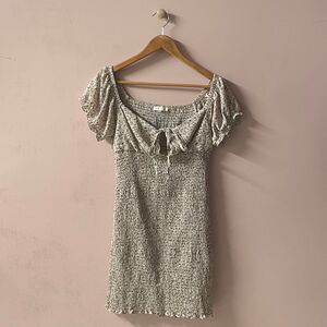 Blush Beige Floral Smocked Bodycon Mini Dress Size L GUC